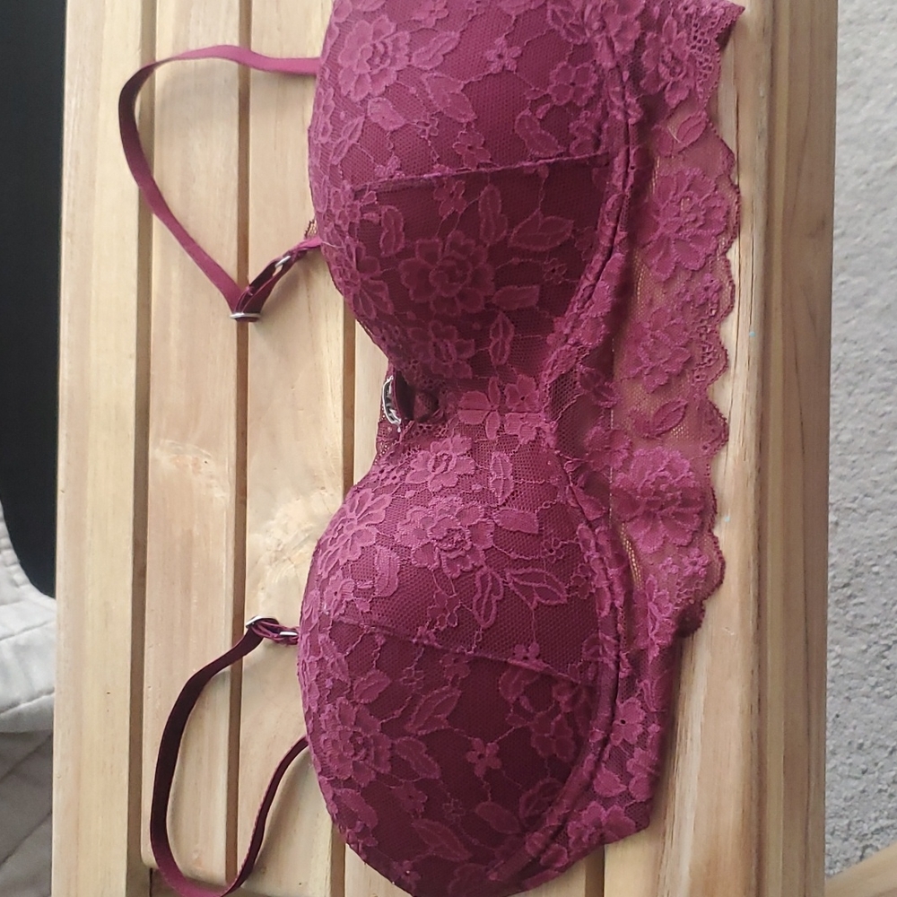 Gilly Hicks Bralette, no wires size L. Never worn. No tags